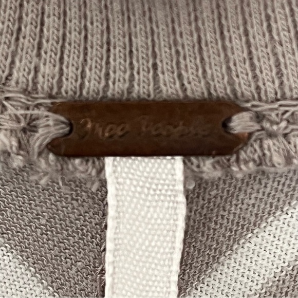 Free People boho colorblock tee top. Accent sleeves. Size M - Picture 7 of 7